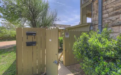 Fountain Suite-stay Right on Historic Main Street in the Heart of Fredericksburg