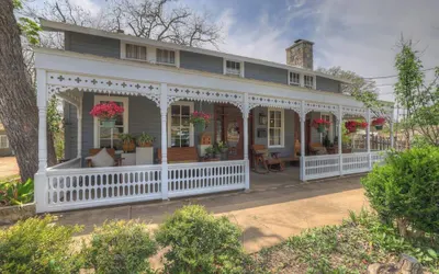 Gillespie House-2 Suites-walk to Main St!