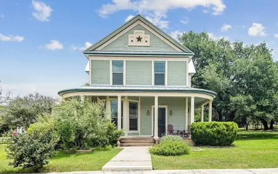 Prime Location-walk to Food, Bars and Wineries!