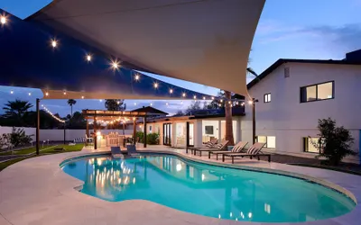 Sunburst Estate - Pool - Hot Tub - Tons of Games!