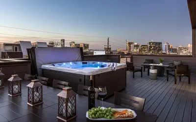 Urban Row - Rooftop Hot Tub - Heart of Gulch