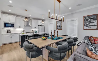 Bass - Private Rooftop - 8 Mins to Broadway