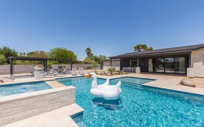 Sport & Splash - Pickle Ball - Sports Court -pool & Spa