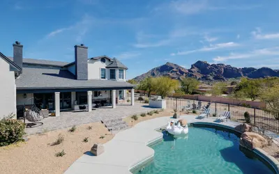 Majestic Mountain Mansion-pool -spa & Guest House