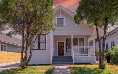 3BR 3BA Urban Escape Just Minutes From Downtown