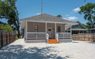 Walk to Riverwalk! 3br/2ba Gem Near Fun Downtown!