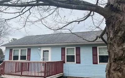 Blue Cottage With Game Room Deck & Hot Tub
