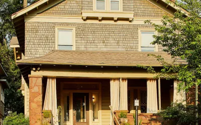 Charles on 11th - Beautifully Restored Historic Southside Home Walkable Perfect for Groups