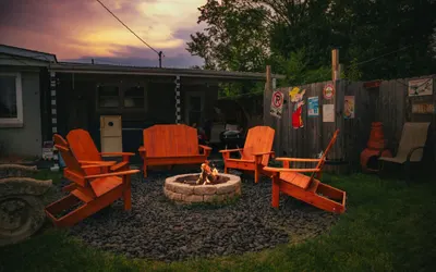 Farm Ranch Huge Hot tub Retro Solar 15 Downtown