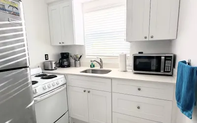 Southwinds 9 for 3 King Studio Steps to Beach