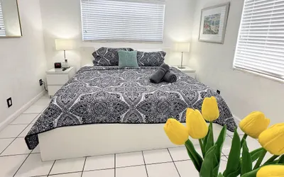 Southwinds Inn 7 for 4 Guests Close to the Beach