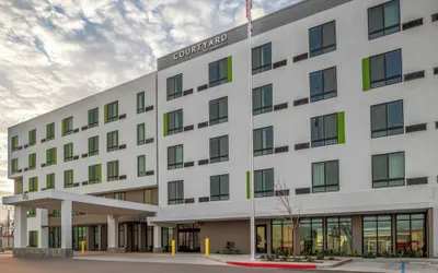 Courtyard By Marriott Woodland