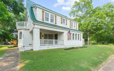 52nd Ensley Chic