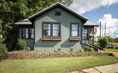 4th Ave East Lake Stunner