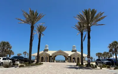 Georgian Inn Beach Club