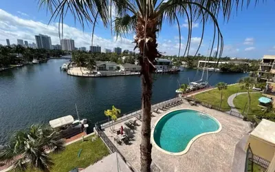 Golden Isles Hallandale Water view