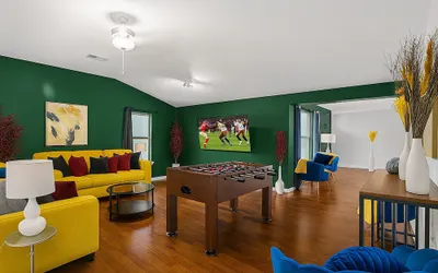 Built for Crews 1-story XL Yard Ample Parking