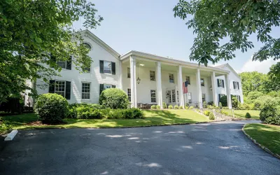 Historic General Lewis Inn