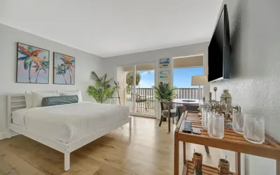 Palm Court a Bayview 2 Bed Suite Heated Pool