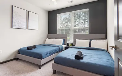 Luxe King 3BR Suite in North Raleigh