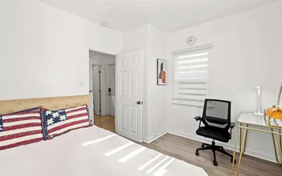 Near LA Cozy Home With Full Kitchen & Laundry