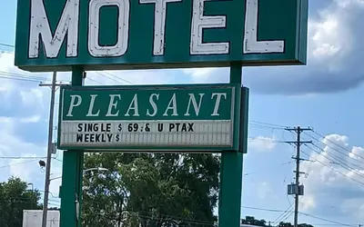 Capital O Pleasant Motel Grand Rapids Mi