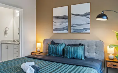 Upscale King 3BR Townhouse in Pineville