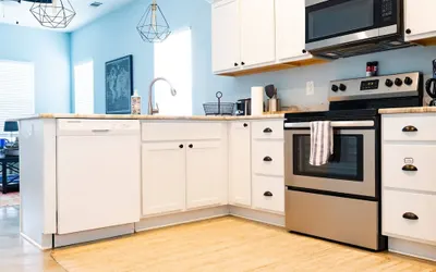 Clean & Serene House + Studio - Easy On/off I-40