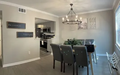 Bright 2BR Townhome Pool & Beach Minutes Away