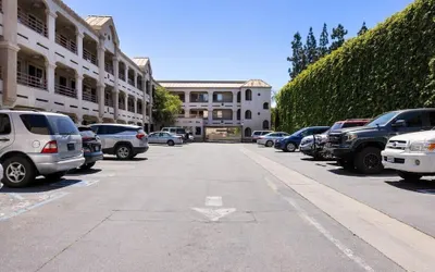 Paradise Lodge - Canoga Park