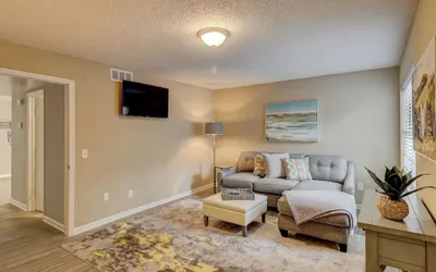 Hilton Head 2BR Townhouse Walk to Shops & Dining