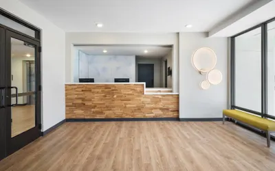 ECHO Suites Extended Stay by Wyndham Springfield Airport PLZ