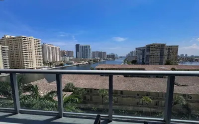 Modern Beachwalk Apt 805