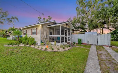 Family Pet Friendly Getaway With Porch Fire Pit Yard