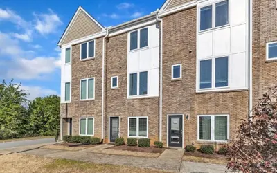 Upscale King 3BR Townhouse Mins Downtown