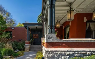 New Victorian Mansion Bed & Breakfast