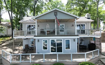 Unforgettable Views & Lakefront Firepit Nights