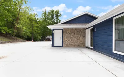 Our Cove Retreat - Perfect for Wave-free Swimming, Tanning & Prime Location Fun!