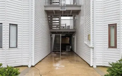 Lakefront Osage Beach Condo + Workspace w/ Pool Views