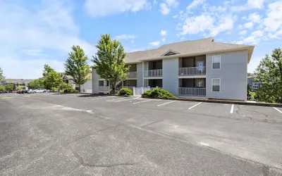 Games, Lake Views, Ease of Access to Unit & Attractions, Family-friendly, Outdoor Comfort