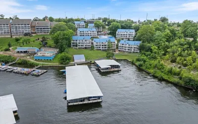 Cozy Pet-friendly Condo w/ Pool