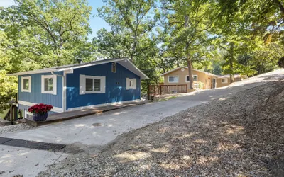 Minutes From the Strip - Nightlife and Dining!