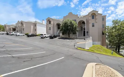 Prime Spot, Breathtaking Views, Nearby Attractions