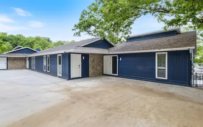 Our Cove Retreat - Perfect for Wave-free Swimming, Tanning & Prime Location Fun!