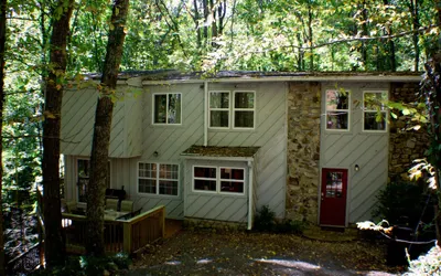 Scenic Solitude 3 Bedroom Cabin