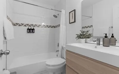 7BD Downtown Oasis Pool