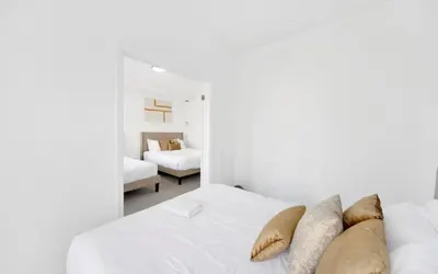 Luxury 5 BR Home Free Parking