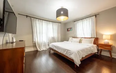 Private vacation home with free parking!