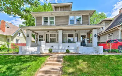 Private vacation home with free parking!