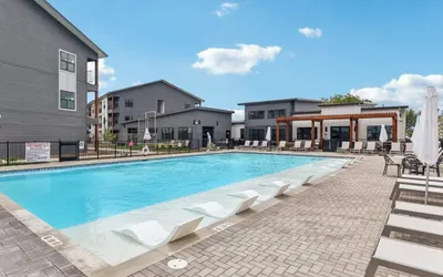 Landing Beautiful 1bd, Gym, Pool